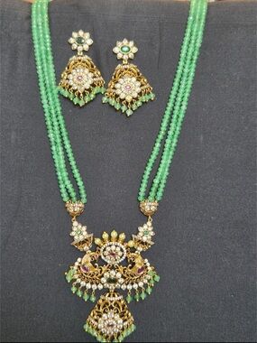 Elegant Green Beaded Gold-Tone Pendant Necklace & Earrings Set